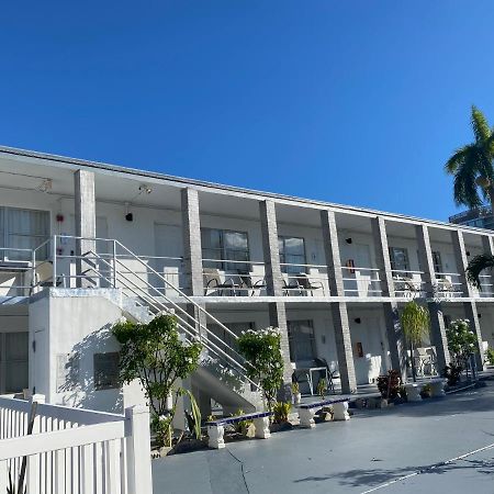 Pelican By The Sea Motel Pompano Beach Exterior photo