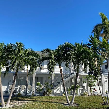 Pelican By The Sea Motel Pompano Beach Exterior photo