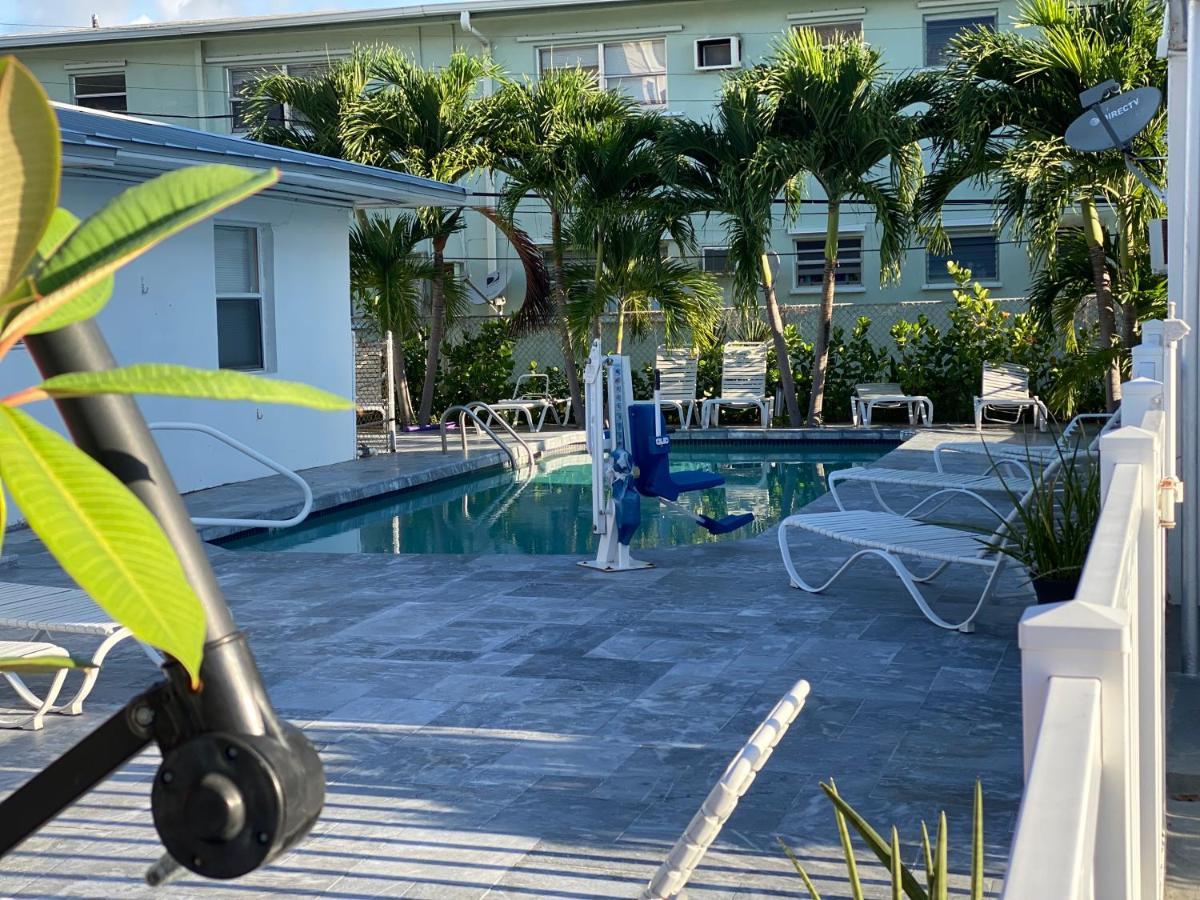 Pelican By The Sea Motel Pompano Beach Exterior photo