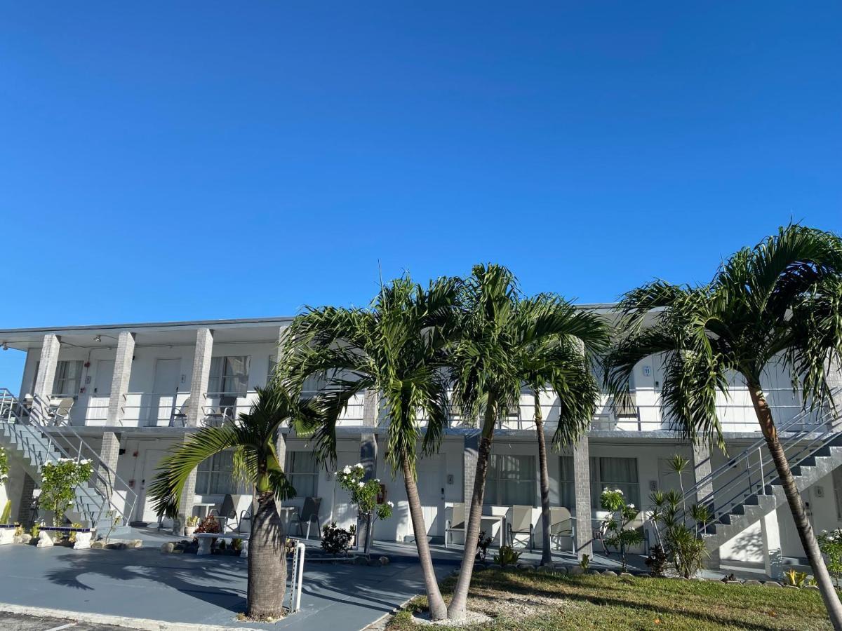 Pelican By The Sea Motel Pompano Beach Exterior photo