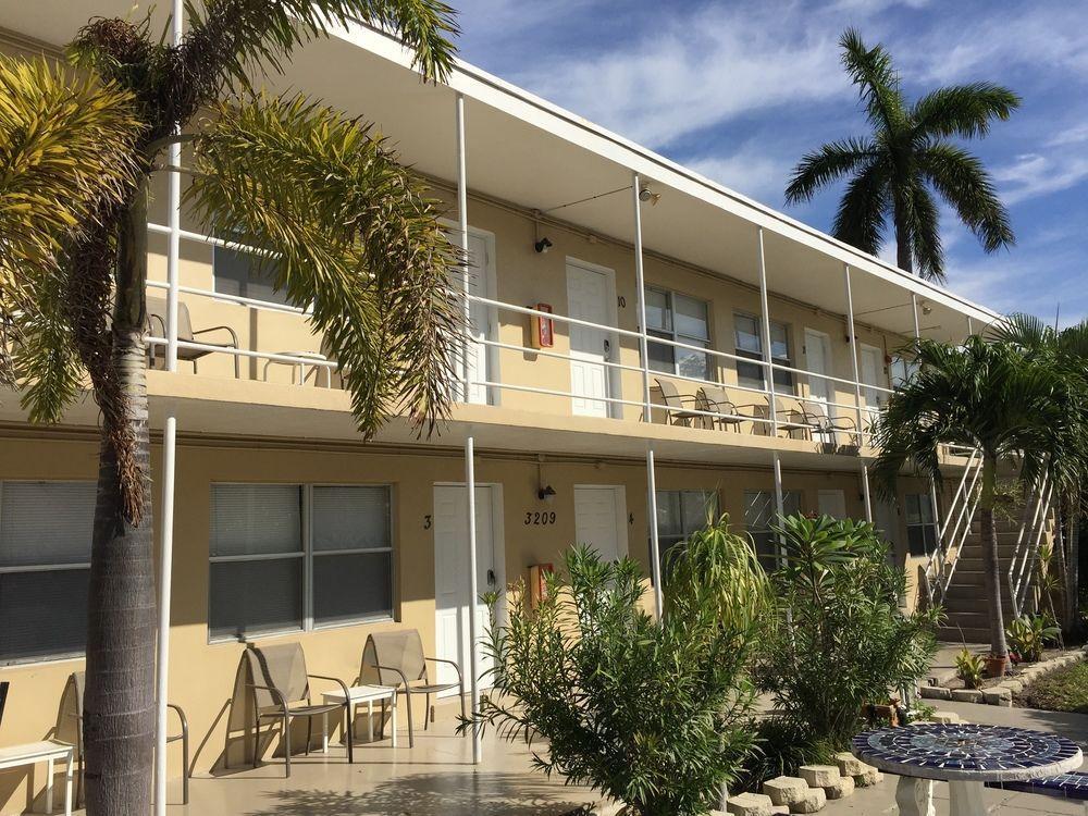 Pelican By The Sea Motel Pompano Beach Exterior photo