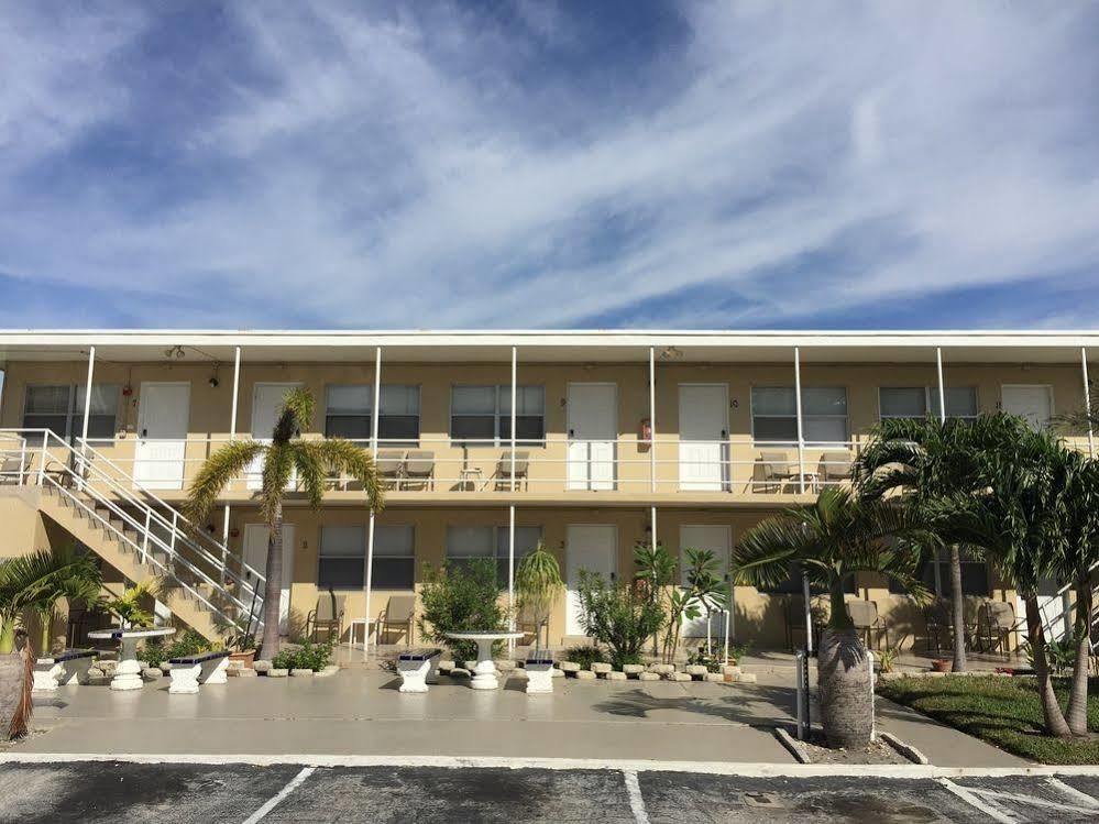 Pelican By The Sea Motel Pompano Beach Exterior photo